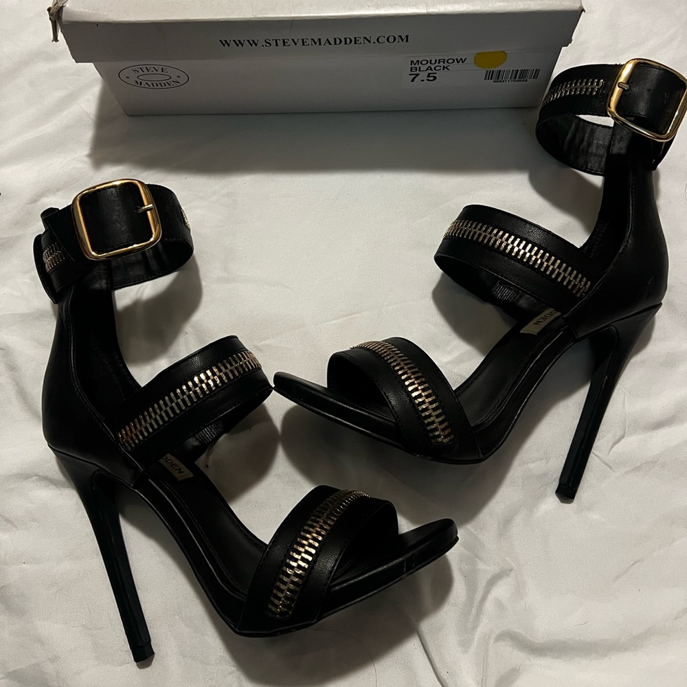 Steve Madden: Mourow Black Heels